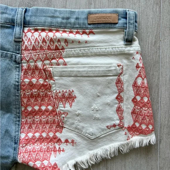 NWOT Blank Nyc Embroidered Jean Cutoff Shorts 27 - Picture 5 of 8